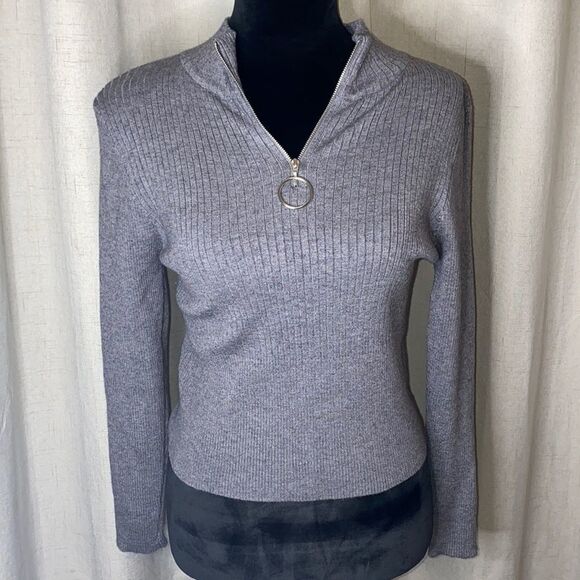 #244 Sweater - Picture 1 of 3